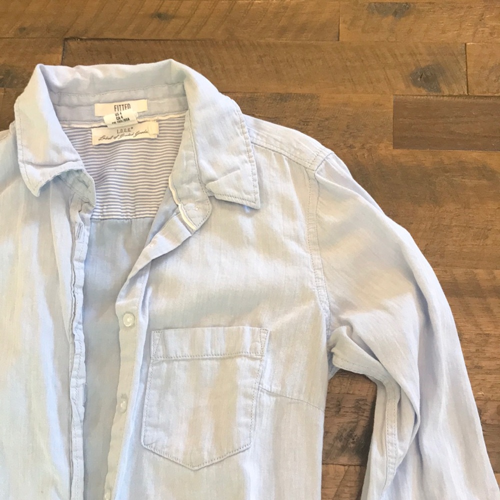 H&M light blue fitted button down. Size 4!